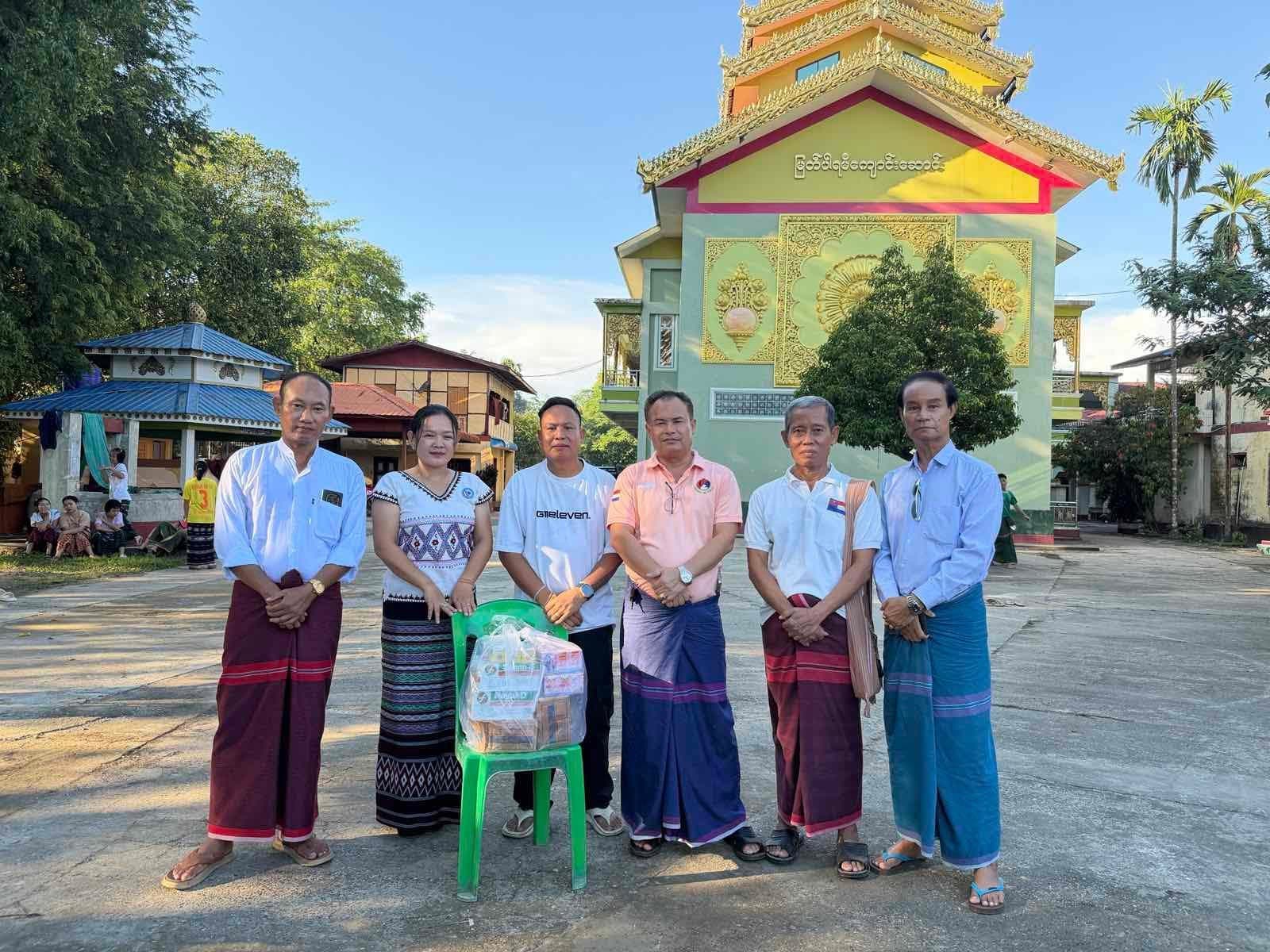 KCO ကရင်ယဉ်ကျေးမှုအနုပညာဒုံးအဖွဲ့အား တေးရေး/တေးဆို စောကေဖိုးခွား မိသားစုမှ အချိုရည်နှင့် မုန့်များ လှူဒါန်း