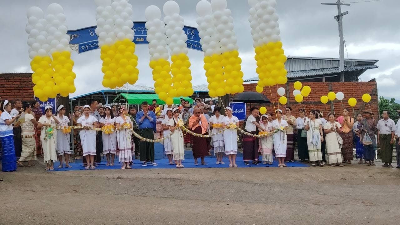 မြိုင်ကြီးငူအထူးဒေသတွင် စိန်ပန်းမြိုင်ရေလောင်တမံ မြို့မဈေးသစ်ကို ခမ်းနားစွာဖွင့်လှစ်၊ ယနေ့မှစတင်၍ စိတ်ကြိုက်ဈေးဝယ်ယူနိုင်ပြီဖြစ်ကြောင်း သတင်းကောင်း