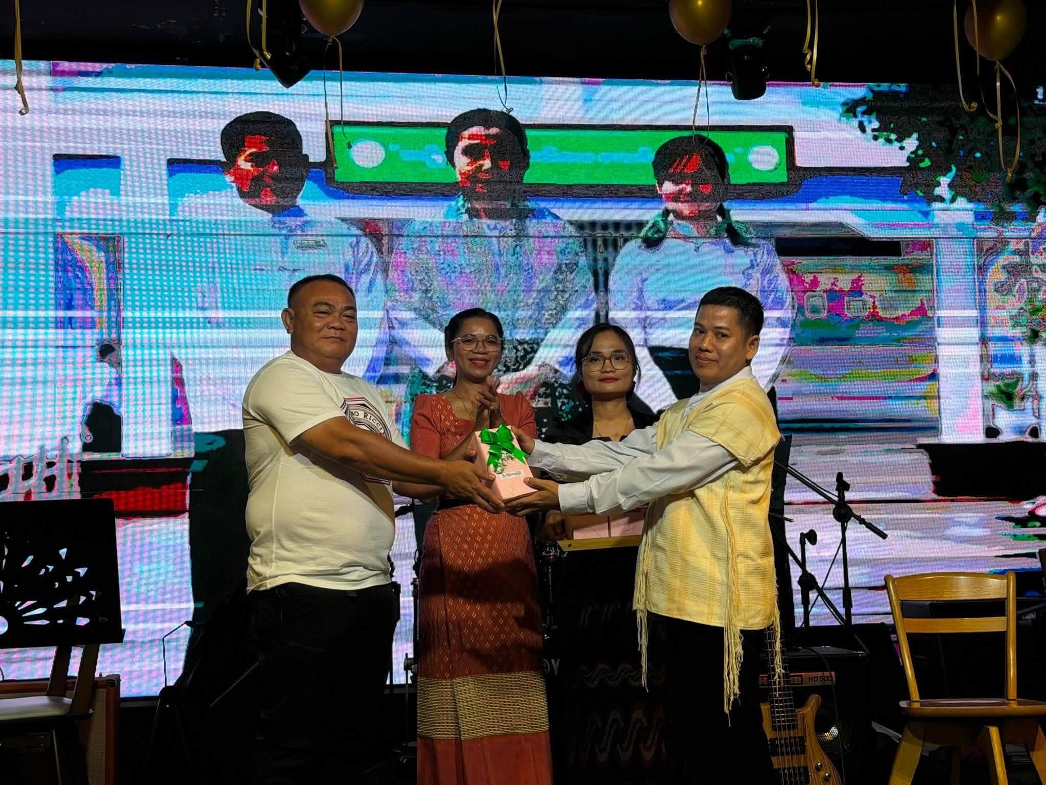 မြဝတီမြို့နယ်ရှိ အ.ထ.က (ရွှေကုက္ကိုမြိုင်) နှင့် အ.ထ.က (ခွဲ) သဲပုံတို့မှ တက္ကသိုလ်ဝင်တန်း ထူးချွန်ကျောင်းသား/သူများနှင့် ဆရာ၊ ဆရာမများအား ဂုဏ်ပြုညစာစားပွဲ ကျင်းပ